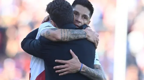 El abrazo eterno entre Enzo y el Muñeco en Mendoza