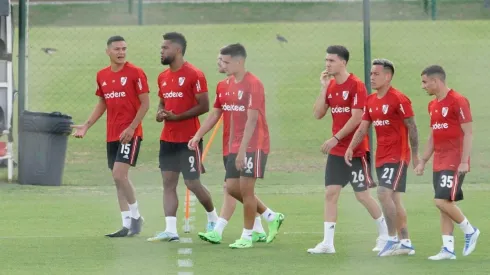 River se entrenó en el predio de Ezeiza con la mayoría de jugadores a la par.
