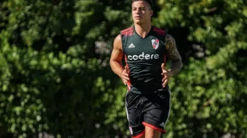 El lateral derecho transita por la recta final de su recuperación en la rodilla izquierda.