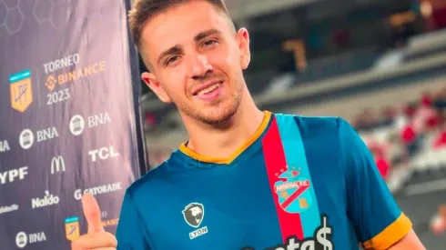 Felipe Peña, a préstamo en Arsenal, se enfrentó a sus ex compañeros y fue el mejor de la cancha.