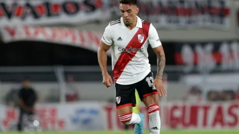 Enzo Díaz cantó junto a la hinchada.