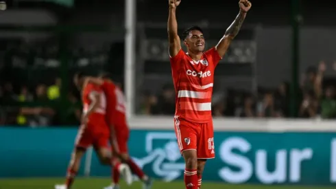 Enzo Díaz jugó un gran partido ante Sarmiento.