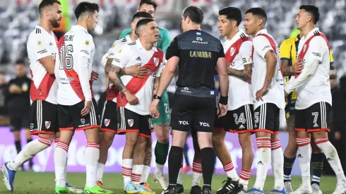 El último partido de Echenique en el Monumental y el encontronazo con Juanfer Quintero.