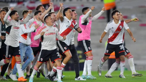 Los jugadores de River celebran la victoria en el superclásico.