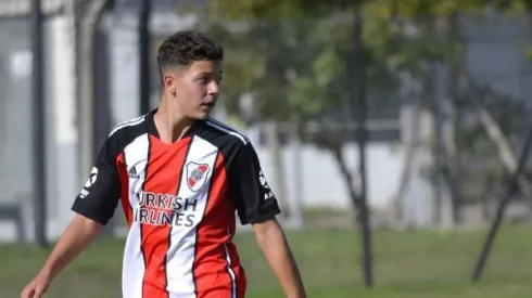 Bastian Demichelis en acción con los colores de River.
