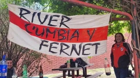 La foto de Pablo Serrano en los quinchos externos del club.