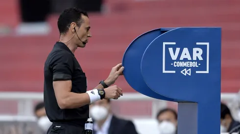 El juez colombiano volverá a dirigir a River en el Monumental.