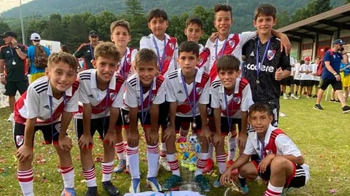 Las infantiles del Más Grande celebraron el título en Italia.