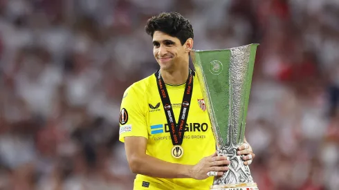 El arquero salió campeón de la última Europa League con Montiel, Lamela y Ocampos como compañeros.