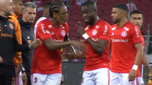 uiz Adriano anotó el empate agónico del Inter contra Corinthians y casi termina a las piñas con Valencia.