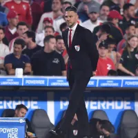 ¿River debe buscar un delantero?