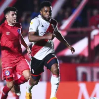 River padece la pelota parada e iguala en La Paternal