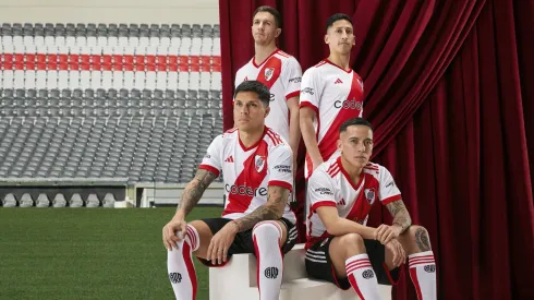 Nacho, Aliendro, Enzo y Barco con la nueva camiseta de River.