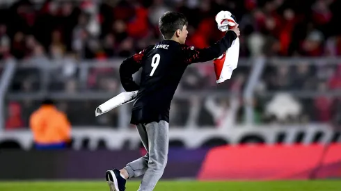 El hincha que se llevó la camiseta de Enzo Pérez.