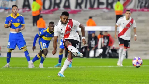 La pelota que usó Borja, el objeto más valioso de la subasta.