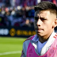 Con la de River a todos lados: el Diablito se vistió de gala y recibió un tirón de orejas de su novia