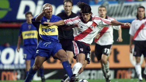 Ortega ante Boca en la goleada del Más Grande por 3 a 0 en 2002.