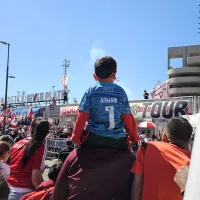 Multitudinario banderazo de los hinchas de River en la previa del superclásico