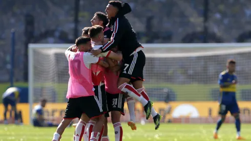 Matías Suárez celebra en la Bombonera.