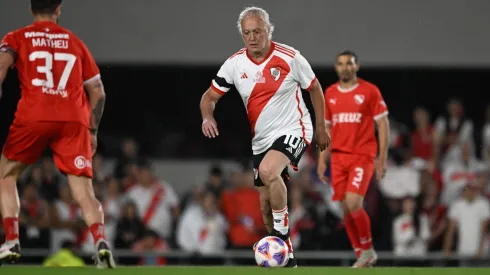El Beto Alonso volvió a jugar en el Monumental y se llevó una gran ovación de los hinchas de River.