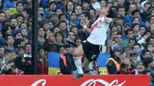 Mauro Rosales festejando su tanto ante Boca en 2007.