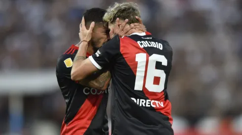 Lanzini y Colidio celebran el triunfo de River ante Gimnasia.