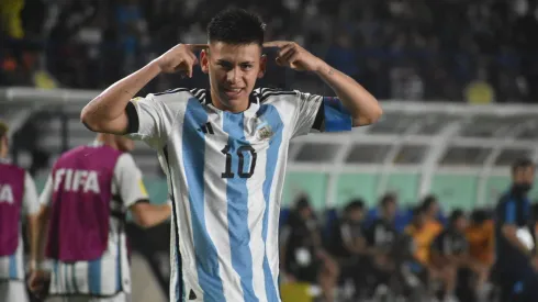 Echeverri festeja su gol con la Selección.