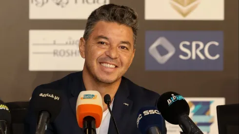 Gallardo, sonriente en su primera conferencia en Arabia. (Foto: @IttiMania).