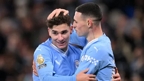 Abrazo de gol entre Julián y Foden. (Foto: Getty).