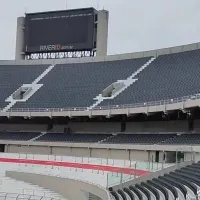 Comenzó el tramo final de la colocación de butacas en el Monumental