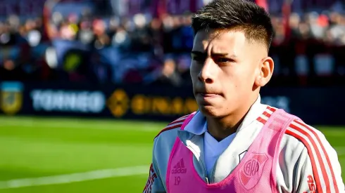 ¿Echeverri juega primero en un club español?