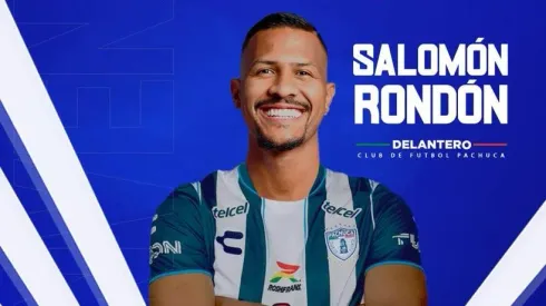 La presentación oficial de Salomón Rondón en Pachuca de México.