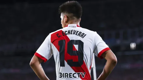 Claudio Echeverri busca meterse en el Superclásico.