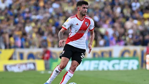 Simón volvió a las canchas y lo hizo como mediocampista