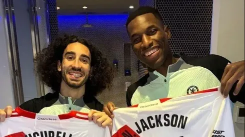 Enzo Fernández hizo hinchas de River a dos compañeros del Chelsea.