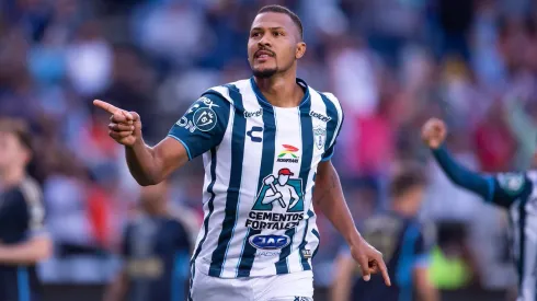 Salomón Rondón vive un momento espectacular en México.