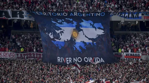 BUENOS AIRES, ARGENTINA - APRIL 7: Fans of River Plate cheer for their team during a Copa de la Liga Profesional 2024 match between River Plate and Rosario Central at Estadio Más Monumental Antonio Vespucio Liberti on April 7, 2024 in Buenos Aires, Argentina. (Photo by Marcelo Endelli/Getty Images)