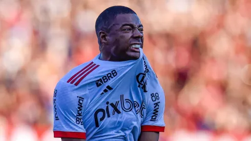 De La Cruz metió un golazo de tiro libre en Flamengo