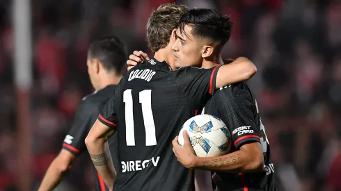 Colidio y Solari festejan el triunfo.