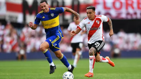 Barco lleva la pelota ante la marca de Lema.