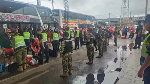 Hinchas de River fueron demorados en Paraguay. Les incautaron grandes cantidades de alcohol.