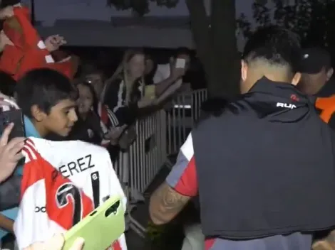 Estudiantes llegó a Santiago del Estero y una multitud de hinchas de River recibió a Enzo Pérez