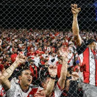 Vidrios rotos, incidentes y corridas: la odisea que vivieron los hinchas de River en Uruguay