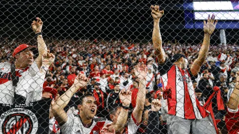 Los hinchas de River coparon Uruguay, pero no escaparon a algunos incidentes.