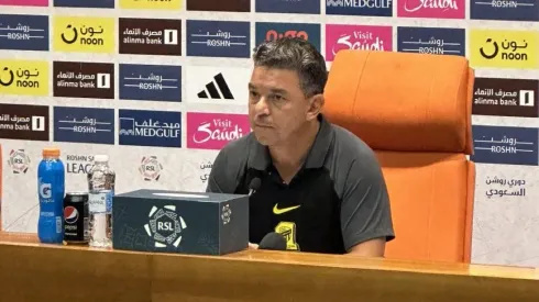 Rostro largo del Muñeco después de sufrir una nueva derrota.