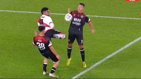 Ramírez se comió un penal claro para River.