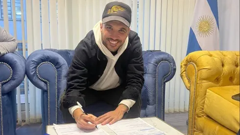 Nicolás Bertolo firmó contrato con Fénix.