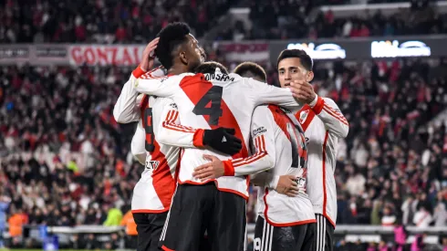 Los jugadores de River Plate en pleno abrazo de gol. Foto: Getty