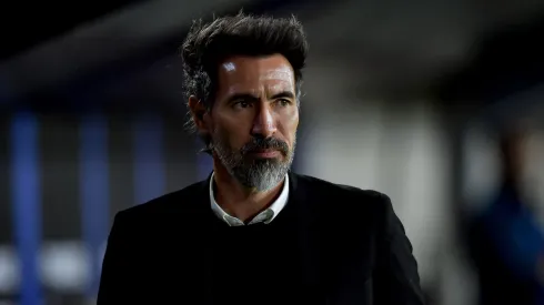 Eduardo Domínguez, DT de Estudiantes de La Plata, quiere a un defensor de River. Foto: Getty