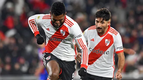 Borja y Casco celebran un gol de River.
